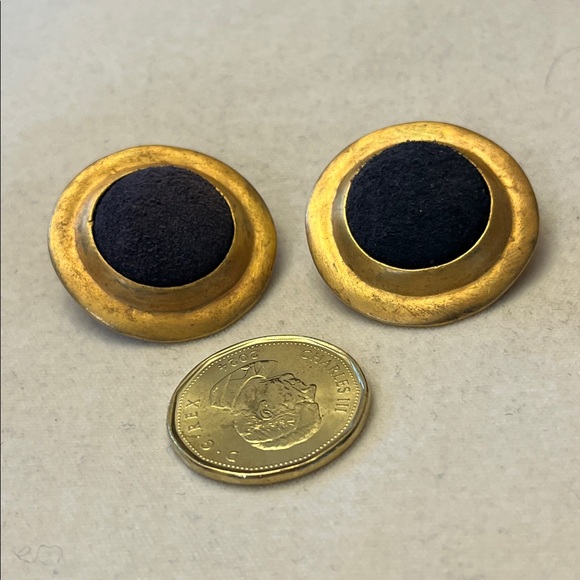 Vintage Clip-On Earrings - Picture 2 of 3